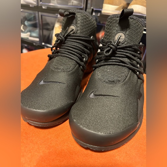 nike presto mid utility triple black